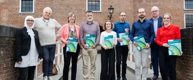 Karima Attrach (opleidingscoördinator Actuarieel Instituut), Ton Peper (docent Actuarieel Instituut), Leonie Beers, Pascal van Wijk, Elisa Schotanus, Wen Korrel, Ferd Banning, Noud Marquinie (docent Actuarieel Instituut) en Denise Wierdsma