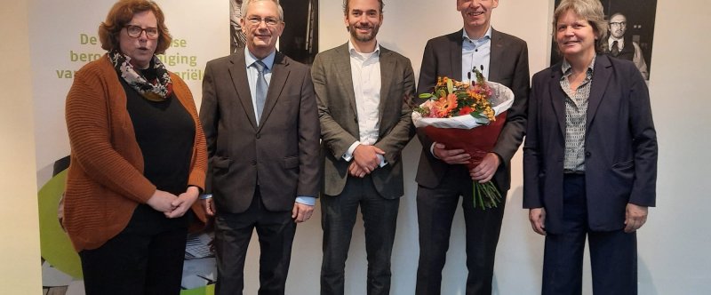 Angela van Heerwaarden, Jos Berkemeijer (beiden AG Commissie Nominatie), Daan Kleinloog (voorzitter AI), John Oost en Mariët van den Berg (directeur AI)